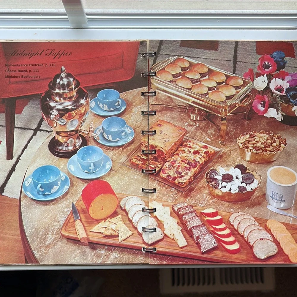 Betty Crocker’s Guide to Easy Entertaining Cook Book - Picture 9 of 9